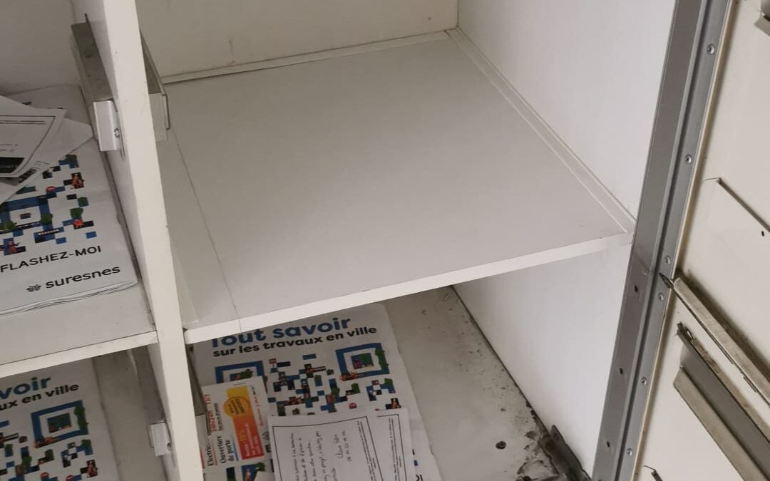 Réparation du panneau arrière des boites aux lettres